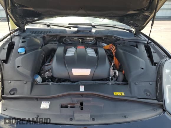 ✅ 2017 Porsche Cayenne S E-Hybrid • VIN: WP1AE2A28HLA70632 • Лот: 57357425. Опубликован ранее на Copart с пробегом 202 772 миль. Бесплатный доступ к архиву аукционных продаж из США и подробный отчёт об истории автомобиля на DreamBid. Изображение 11.