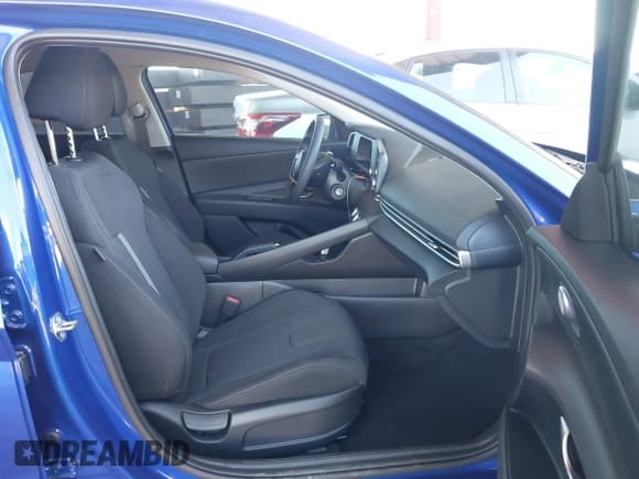 ✅ 2025 Hyundai Elantra SE • VIN: KMHLL4DG0SU029380 • Lot: 43226230. Listed on IAAI with 1,479 mi. Free auction sales archive from the USA and detailed vehicle history report at DreamBid. Image 5.