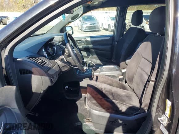 ✅ 2015 Dodge Grand Caravan SXT Plus • VIN: 2C4RDGCGXFR515941 • Lot: 86872245. Wystawiony na Copart z przebiegiem 143 405 mil. Bezpłatny archiwum sprzedaży aukcyjnych z USA i szczegółowy raport historii pojazdu na DreamBid. Zdjęcie 7.