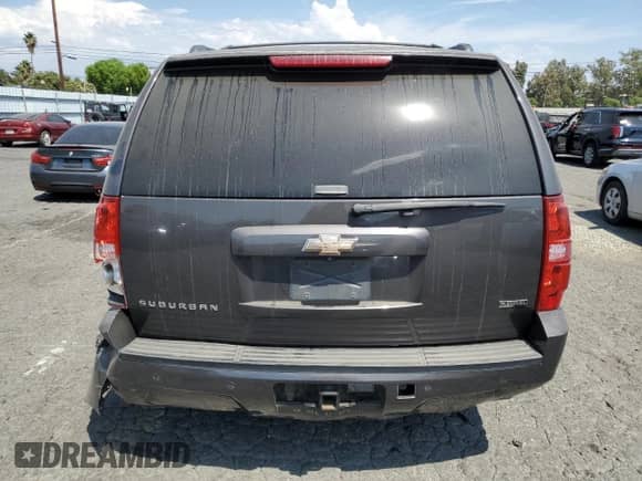 2010 Chevrolet Suburban LT z VIN 1GNUKJE38AR171393, wystawiony jako Copart lot #69954525 z przebiegiem 232 489 mil mil oraz Szkoda całkowita • Salvage title. Historia ofert i sprzedaży dostępna na DreamBid. Obrazek 6.
