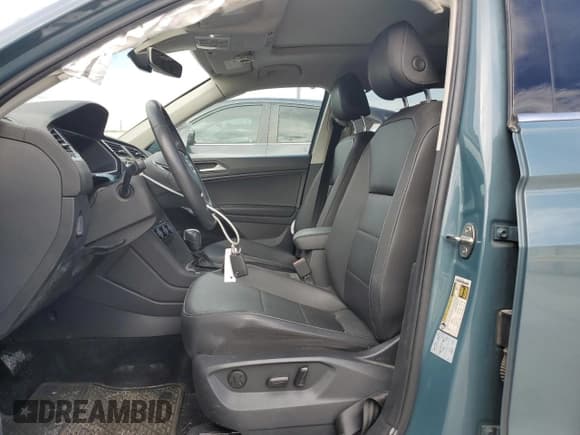 ✅ 2020 Volkswagen Tiguan SE • VIN: 3VV3B7AX3LM108823 • Lot: 87017385. Wystawiony na Copart z przebiegiem 100 492 mil. Bezpłatny archiwum sprzedaży aukcyjnych z USA i szczegółowy raport historii pojazdu na DreamBid. Zdjęcie 7.