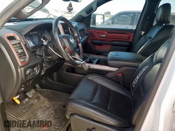 2020 Ram 1500 Rebel z VIN 1C6SRFLM1LN231228, wystawiony jako Copart lot #58342265 z przebiegiem 133 097 mil mil oraz Czysty tytuł • Clean title. Historia ofert i sprzedaży dostępna na DreamBid. Obrazek 7.