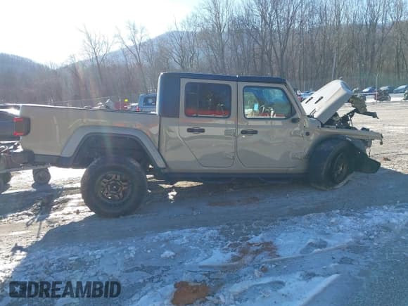 ✅ 2020 Jeep Gladiator Overland • VIN: 1C6HJTFG4LL169647 • Lot: 41339933. Listed on IAAI with 85,246 mi. Free auction sales archive from the USA and detailed vehicle history report at DreamBid. Image 13.