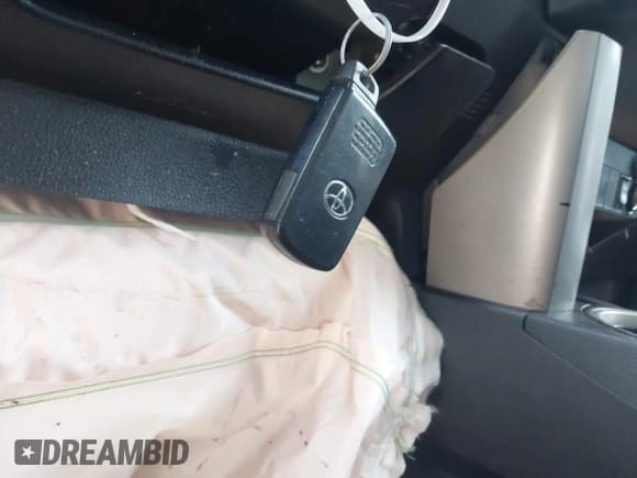 ✅ 2018 Toyota RAV4 XLE • VIN: 2T3WFREV1JW459553 • Lot: 42423474. Listed on IAAI with 129,523 mi. Free auction sales archive from the USA and detailed vehicle history report at DreamBid. Image 11.