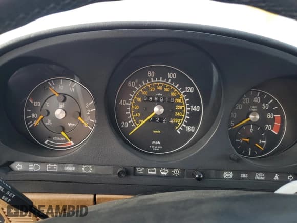 ✅ 1989 Mercedes-Benz 560 SL • VIN: WDBBA48D7KA100290 • Lot: 85049924. Listed on Copart with 88,919 mi. Free auction sales archive from the USA and detailed vehicle history report at DreamBid. Image 9.