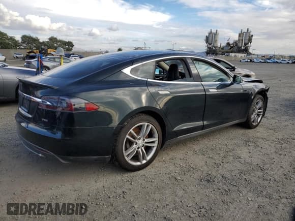 ✅ 2013 Tesla Model S Performance • VIN: 5YJSA1DP8DFP04280 • Lot: 93947545. Wystawiony na Copart z przebiegiem Nie podano. Bezpłatny archiwum sprzedaży aukcyjnych z USA i szczegółowy raport historii pojazdu na DreamBid. Zdjęcie 3.