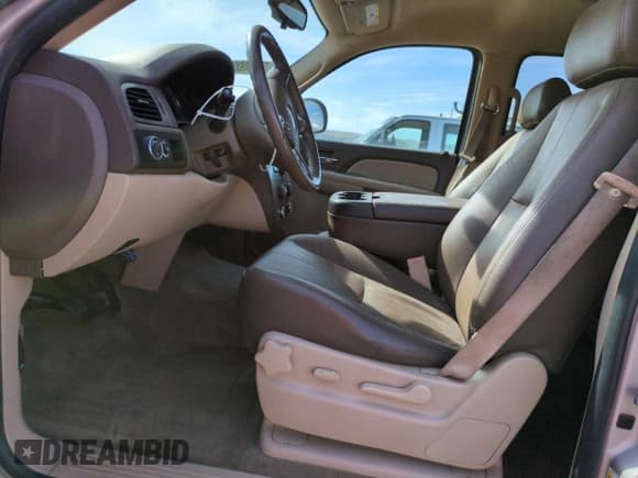 ✅ 2009 Chevrolet Suburban LS • VIN: 1GNFC16079R211582 • Лот: 50649205. Опубликован ранее на Copart с пробегом 258 057 миль. Бесплатный доступ к архиву аукционных продаж из США и подробный отчёт об истории автомобиля на DreamBid. Изображение 7.