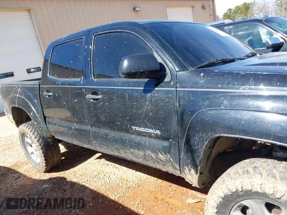 ✅ 2013 Toyota Tacoma • VIN: 3TMLU4EN3DM106670 • Lot: 41696618. Listed on IAAI with 176,353 mi. Free auction sales archive from the USA and detailed vehicle history report at DreamBid. Image 13.
