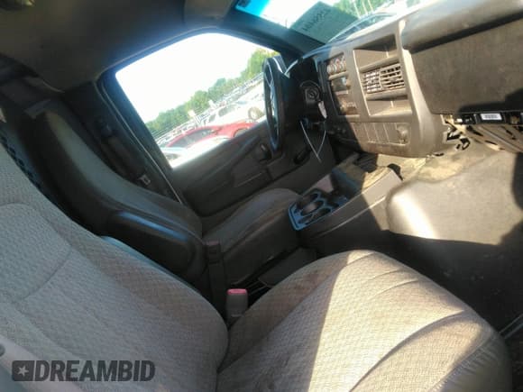 ✅ 2011 Chevrolet Express Cargo • VIN: 1GCWGFBA3B1188413 • Lot: 42556404. Listed on IAAI with 207,832 mi. Free auction sales archive from the USA and detailed vehicle history report at DreamBid. Image 5.