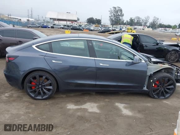 ✅ 2020 Tesla Model 3 Performance • VIN: 5YJ3E1EC3LF802068 • Lot: 41886024. Wystawiony na IAAI z przebiegiem 50 271 mil. Bezpłatny archiwum sprzedaży aukcyjnych z USA i szczegółowy raport historii pojazdu na DreamBid. Zdjęcie 14.