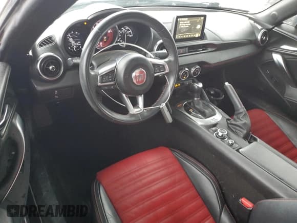 ✅ 2017 FIAT 124 Spider Lusso • VIN: JC1NFAEK7H0120746 • Лот: 67480185. Опубликован ранее на Copart с пробегом 62 713 миль. Бесплатный доступ к архиву аукционных продаж из США и подробный отчёт об истории автомобиля на DreamBid. Изображение 8.