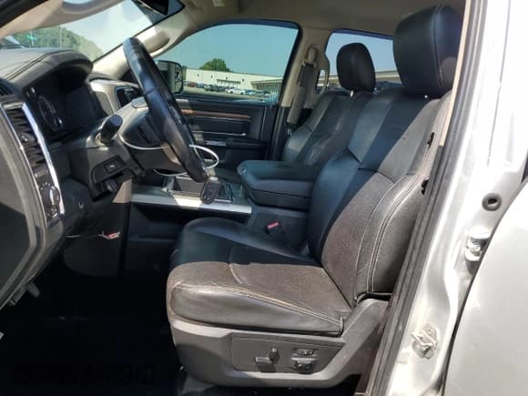 ✅ 2015 Ram 1500 Laramie • VIN: 1C6RR7NM9FS610937 • Лот: 62862235. Опубликован ранее на Copart с пробегом 217 707 миль. Бесплатный доступ к архиву аукционных продаж из США и подробный отчёт об истории автомобиля на DreamBid. Изображение 7.