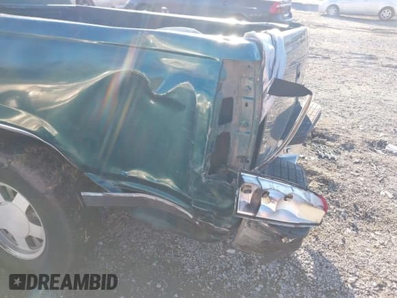 ✅ 1996 GMC Sierra 1500 • VIN: 2GTEC19R9T1541142 • Lot: 41375900. Wystawiony na IAAI z przebiegiem 292 893 mil. Bezpłatny archiwum sprzedaży aukcyjnych z USA i szczegółowy raport historii pojazdu na DreamBid. Zdjęcie 6.