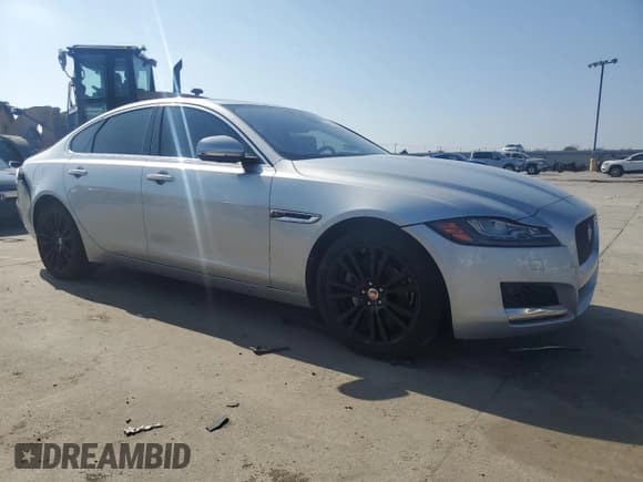 ✅ 2019 Jaguar XF 25t Premium • VIN: SAJBJ4FX2KCY77996 • Лот: 44278765. Опубликован ранее на Copart с пробегом 107 889 миль. Бесплатный доступ к архиву аукционных продаж из США и подробный отчёт об истории автомобиля на DreamBid. Изображение 4.