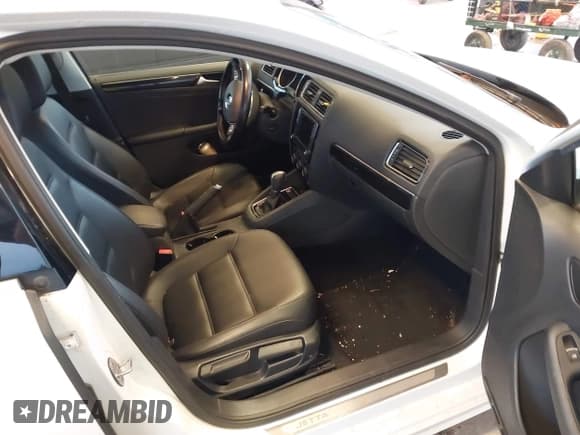 ✅ 2017 Volkswagen Jetta SEL • VIN: 3VWL17AJ7HM370328 • Lot: 43822640. Listed on IAAI with 96,626 mi. Free auction sales archive from the USA and detailed vehicle history report at DreamBid. Image 5.