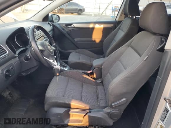 ✅ 2013 Volkswagen Golf w/Conv & Sunroof • VIN: WVWBB7AJ8DW030918 • Лот: 83351604. Опубликован ранее на Copart с пробегом 147 554 миль. Бесплатный доступ к архиву аукционных продаж из США и подробный отчёт об истории автомобиля на DreamBid. Изображение 7.