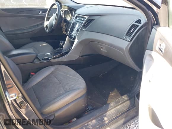 ✅ 2012 Hyundai Sonata SE • VIN: 5NPEC4AB7CH420950 • Lot: 43376599. Listed on IAAI with 165,359 mi. Free auction sales archive from the USA and detailed vehicle history report at DreamBid. Image 5.