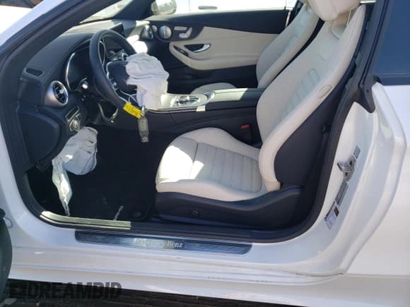 ✅ 2023 Mercedes-Benz C 300 • VIN: W1KWJ8EB8PG131247 • Lot: 40616584. Wystawiony na Copart z przebiegiem 823 mil. Bezpłatny archiwum sprzedaży aukcyjnych z USA i szczegółowy raport historii pojazdu na DreamBid. Zdjęcie 7.