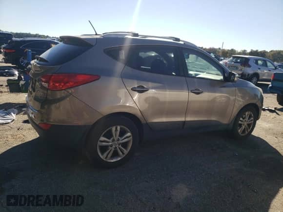 2013 Hyundai Tucson GLS z VIN KM8JU3AC9DU612128, wystawiony jako Copart lot #91513955 z przebiegiem 266 616 mil mil oraz Czysty tytuł • Clean title. Historia ofert i sprzedaży dostępna na DreamBid. Obrazek 3.