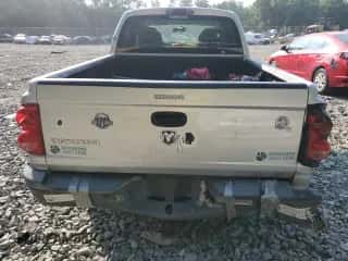 2007 Dodge Dakota ST с VIN 1D7HE28K27S120280, выставлен на аукционе Copart как лот 65228234 с пробегом 186 871 миль миль и Списание • Salvage title. История ставок и продаж доступна на DreamBid. Изображение 6.