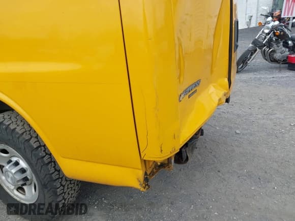 ✅ 2016 Chevrolet Express Cargo • VIN: 1GCWGBFF5G1215150 • Lot: 41672104. Listed on IAAI with 152,723 mi. Free auction sales archive from the USA and detailed vehicle history report at DreamBid. Image 18.