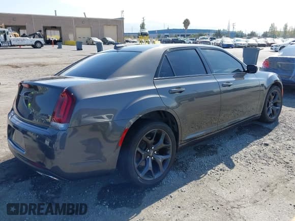 ✅ 2021 Chrysler 300 S • VIN: 2C3CCABG2MH537026 • Lot: 43061681. Listed on IAAI with 78,876 mi. Free auction sales archive from the USA and detailed vehicle history report at DreamBid. Image 4.