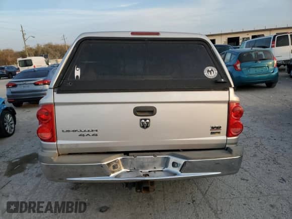 2007 Dodge Dakota ST z VIN 1D7HW28PX7S265270, wystawiony jako Copart lot #78265494 z przebiegiem 154 418 mil mil oraz Szkoda całkowita • Salvage title. Historia ofert i sprzedaży dostępna na DreamBid. Obrazek 6.