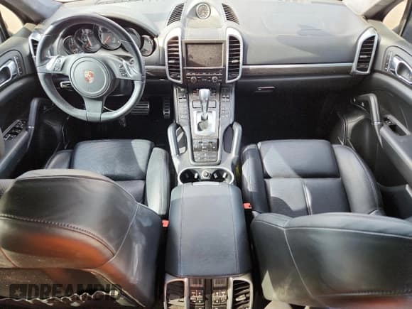 ✅ 2012 Porsche Cayenne Turbo • VIN: WP1AC2A24CLA84283 • Lot: 91712455. Wystawiony na Copart z przebiegiem 126 576 mil. Bezpłatny archiwum sprzedaży aukcyjnych z USA i szczegółowy raport historii pojazdu na DreamBid. Zdjęcie 8.