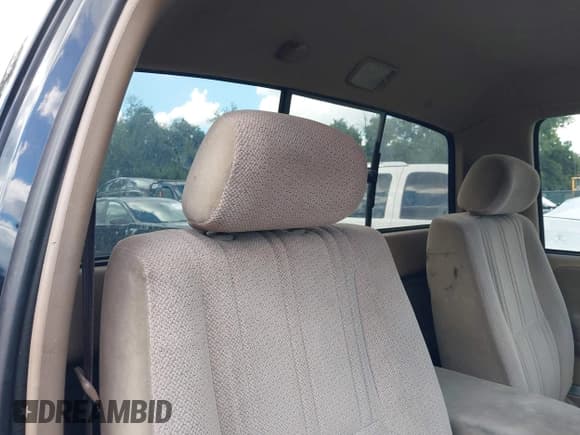 ✅ 2000 Toyota Tundra SR5 • VIN: 5TBKT4413YS045977 • Lot: 43096636. Wystawiony na IAAI z przebiegiem 151 908 mil. Bezpłatny archiwum sprzedaży aukcyjnych z USA i szczegółowy raport historii pojazdu na DreamBid. Zdjęcie 8.