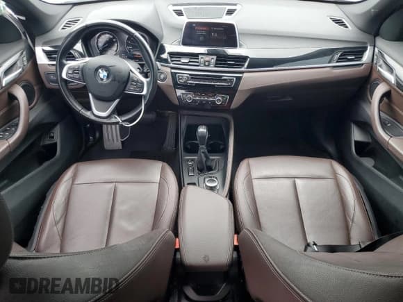 ✅ 2019 BMW X1 sDrive28i • VIN: WBXHU7C51K5L11243 • Lot: 61818985. Wystawiony na Copart z przebiegiem 64 734 mil. Bezpłatny archiwum sprzedaży aukcyjnych z USA i szczegółowy raport historii pojazdu na DreamBid. Zdjęcie 8.