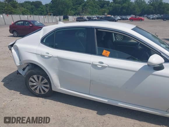 2022 Toyota Camry Hybrid LE z VIN 4T1C31AK2NU591549, wystawiony jako IAAI lot #42499072 z przebiegiem 55 882 mil mil oraz . Historia ofert i sprzedaży dostępna na DreamBid. Obrazek 17.