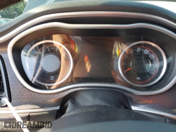 ✅ 2016 Dodge Challenger R/T • VIN: 2C3CDZBT1GH279739 • Lot: 63699884. Wystawiony na Copart z przebiegiem Nie podano. Bezpłatny archiwum sprzedaży aukcyjnych z USA i szczegółowy raport historii pojazdu na DreamBid. Zdjęcie 9.