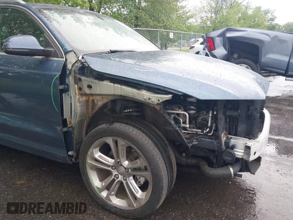 ✅ 2016 Audi Q3 Prestige • VIN: WA1GFCFS9GR001834 • Lot: 42248193. Wystawiony na IAAI z przebiegiem 62 508 mil. Bezpłatny archiwum sprzedaży aukcyjnych z USA i szczegółowy raport historii pojazdu na DreamBid. Zdjęcie 18.