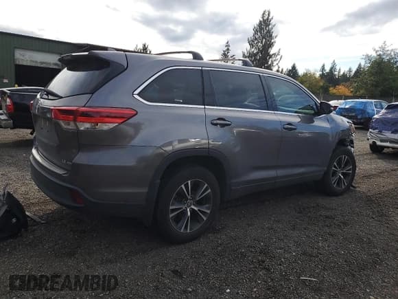 ✅ 2018 Toyota Highlander LE Plus • VIN: 5TDBZRFHXJS814638 • Lot: 82206995. Listed on Copart with 71,309 mi. Free auction sales archive from the USA and detailed vehicle history report at DreamBid. Image 3.
