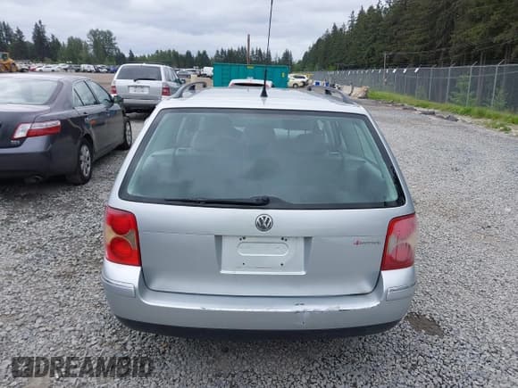 ✅ 2003 Volkswagen Passat GLX • VIN: WVWYH63B73E070842 • Lot: 42272467. Wystawiony na IAAI z przebiegiem 147 851 mil. Bezpłatny archiwum sprzedaży aukcyjnych z USA i szczegółowy raport historii pojazdu na DreamBid. Zdjęcie 16.