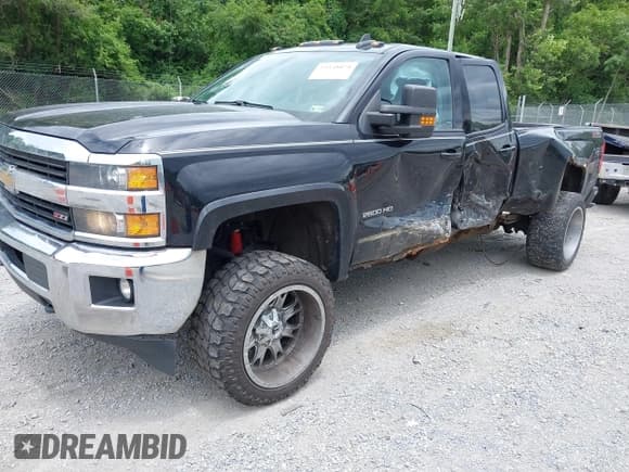 ✅ 2015 Chevrolet Silverado 2500HD LT • VIN: 1GC2KVEG6FZ509763 • Lot: 42538078. Wystawiony na IAAI z przebiegiem 143 756 mil. Bezpłatny archiwum sprzedaży aukcyjnych z USA i szczegółowy raport historii pojazdu na DreamBid. Zdjęcie 17.