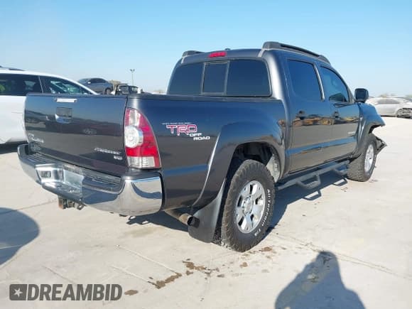 ✅ 2011 Toyota Tacoma PreRunner • VIN: 3TMJU4GN3BM118304 • Lot: 43431616. Listed on IAAI with 263,088 mi. Free auction sales archive from the USA and detailed vehicle history report at DreamBid. Image 4.