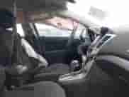 2012 Chevrolet Cruze 1FL z VIN 1G1PE5SC8C7357659, wystawiony jako IAAI lot #42816196 z przebiegiem 100 229 mil mil oraz . Historia ofert i sprzedaży dostępna na DreamBid. Obrazek 5.