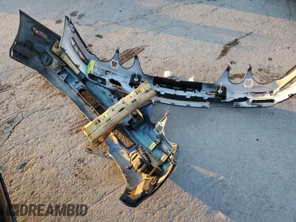 ✅ 2003 Mercedes-Benz CLK 320 • VIN: WDBLK65GX3T144205 • Lot: 92627495. Wystawiony na Copart z przebiegiem 142 399 mil. Bezpłatny archiwum sprzedaży aukcyjnych z USA i szczegółowy raport historii pojazdu na DreamBid. Zdjęcie 12.