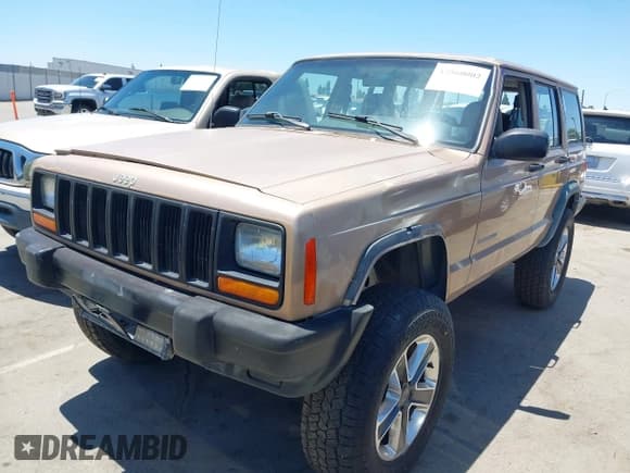 ✅ 1999 Jeep Cherokee SE • VIN: 1J4FF28S4XL592788 • Lot: 42560002. Listed on IAAI with 189,258 mi. Free auction sales archive from the USA and detailed vehicle history report at DreamBid. Image 2.