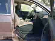 2015 Chevrolet Traverse LT z VIN 1GNKRHKD8FJ124105, wystawiony jako IAAI lot #43425664 z przebiegiem 146 846 mil mil oraz . Historia ofert i sprzedaży dostępna na DreamBid. Obrazek 5.