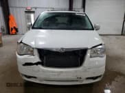 ✅ 2010 Chrysler Town & Country Touring Plus • VIN: 2A4RR8D15AR415282 • Lot: 89908155. Wystawiony na Copart z przebiegiem 176 738 mil. Bezpłatny archiwum sprzedaży aukcyjnych z USA i szczegółowy raport historii pojazdu na DreamBid. Zdjęcie 5.