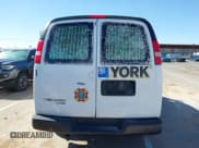 ✅ 2013 Chevrolet Express Cargo • VIN: 1GCWGFFA0D1114704 • Lot: 43574992. Wystawiony na IAAI z przebiegiem 214 816 mil. Bezpłatny archiwum sprzedaży aukcyjnych z USA i szczegółowy raport historii pojazdu na DreamBid. Zdjęcie 16.
