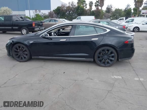 ✅ 2014 Tesla Model S 60 • VIN: 5YJSA1S14EFP53900 • Lot: 41893585. Listed on IAAI with 237,032 mi. Free auction sales archive from the USA and detailed vehicle history report at DreamBid. Image 14.