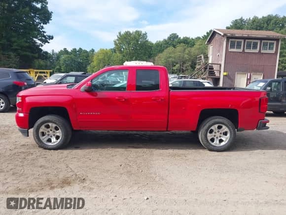 2016 Chevrolet Silverado 1500 LT z VIN 1GCVKREC3GZ268456, wystawiony jako IAAI lot #43202123 z przebiegiem 112 410 mil mil oraz . Historia ofert i sprzedaży dostępna na DreamBid. Obrazek 14.