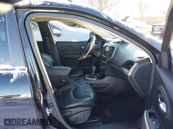 ✅ 2017 Jeep Cherokee Limited • VIN: 1C4PJMDB3HW632093 • Lot: 43879830. Wystawiony na IAAI z przebiegiem 162 536 mil. Bezpłatny archiwum sprzedaży aukcyjnych z USA i szczegółowy raport historii pojazdu na DreamBid. Zdjęcie 5.