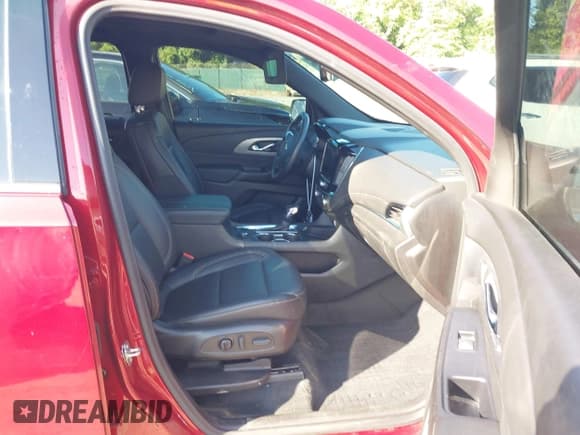 ✅ 2022 Chevrolet Traverse LT • VIN: 1GNEVHKW9NJ146039 • Lot: 42237408. Wystawiony na IAAI z przebiegiem 42 550 mil. Bezpłatny archiwum sprzedaży aukcyjnych z USA i szczegółowy raport historii pojazdu na DreamBid. Zdjęcie 5.