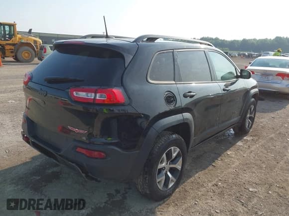 ✅ 2017 Jeep Cherokee Trailhawk • VIN: 1C4PJMBB5HW581070 • Лот: 42783250. Опубликован ранее на IAAI с пробегом 171 128 миль. Бесплатный доступ к архиву аукционных продаж из США и подробный отчёт об истории автомобиля на DreamBid. Изображение 4.