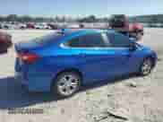 2018 Chevrolet Cruze LT z VIN 1G1BE5SM3J7247196, wystawiony jako Copart lot #71888795 z przebiegiem 88 509 mil mil oraz Szkoda całkowita • Salvage title. Historia ofert i sprzedaży dostępna na DreamBid. Obrazek 3.