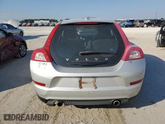 ✅ 2011 Volvo C30 • VIN: YV1672MKXB2203170 • Lot: 77627224. Wystawiony na Copart z przebiegiem 167 659 mil. Bezpłatny archiwum sprzedaży aukcyjnych z USA i szczegółowy raport historii pojazdu na DreamBid. Zdjęcie 6.